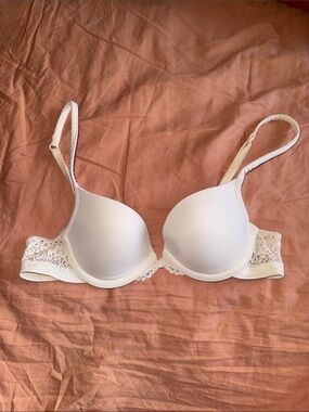 *BOGO* Wonderbra Padded Lace-Trim Bra in Cream